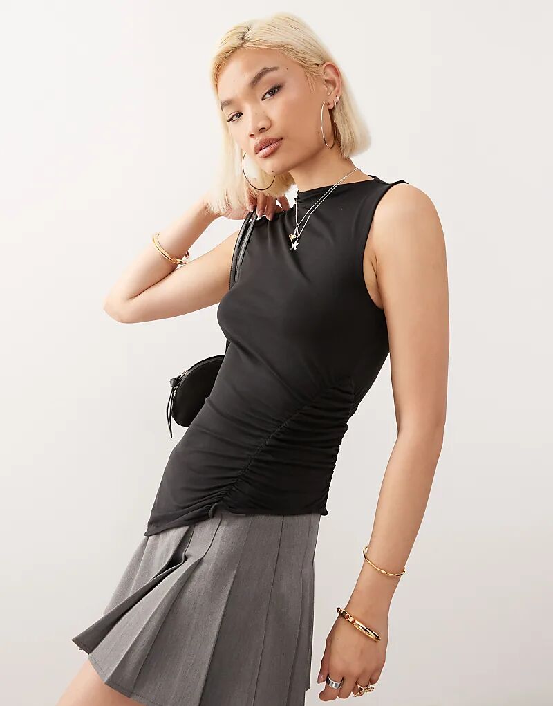 Асимметричный топ Weekday с присборенными боковыми деталями черного цвета
Асимметричный топ Weekday с присборенными боковыми деталями черного цвета