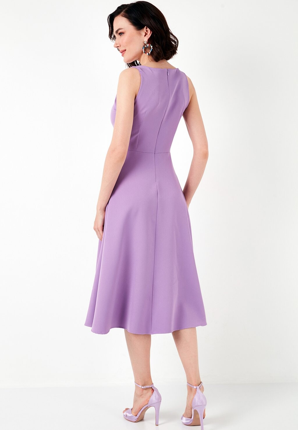 Дневное платье CREW NECK PLEATED MIDI LELA, сиреневый
Дневное платье CREW NECK PLEATED MIDI LELA, сиреневый