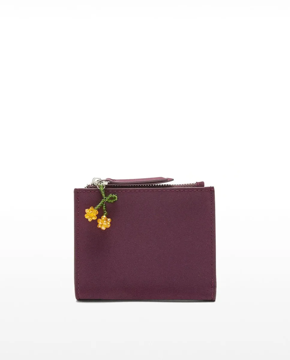 Маленькая женская сумочка на молнии со съемным цветочным кулоном Parfois, бордовый
Маленькая женская сумочка на молнии со съемным цветочным кулоном Parfois, бордовый