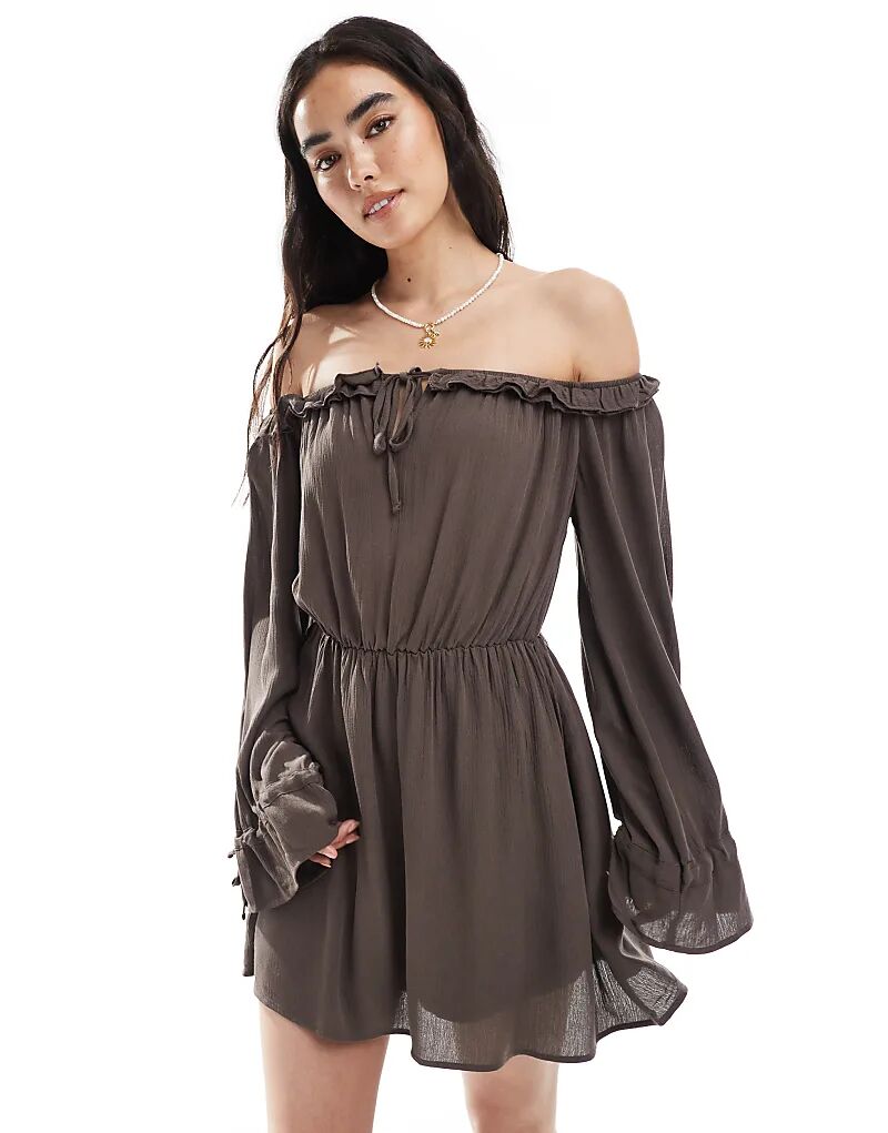 Коричневое мини-платье Miss Selfridge с рюшами и бардо в стиле бохо
Коричневое мини-платье Miss Selfridge с рюшами и бардо в стиле бохо