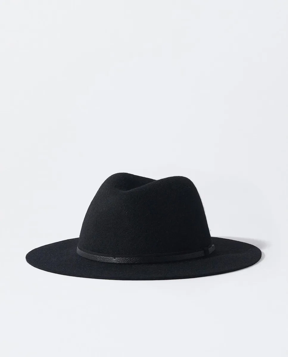 Женская шапка с простой строчкой Parfois, черный
Женская шапка с простой строчкой Parfois, черный