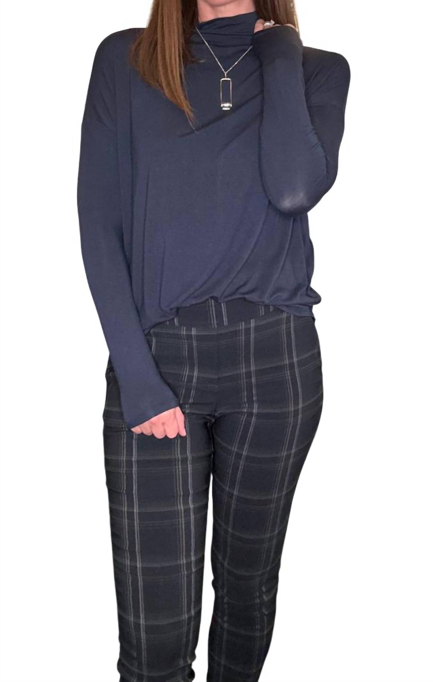 Iltm Водолазка Morgan темно-синего цвета
Iltm Водолазка Morgan темно-синего цвета