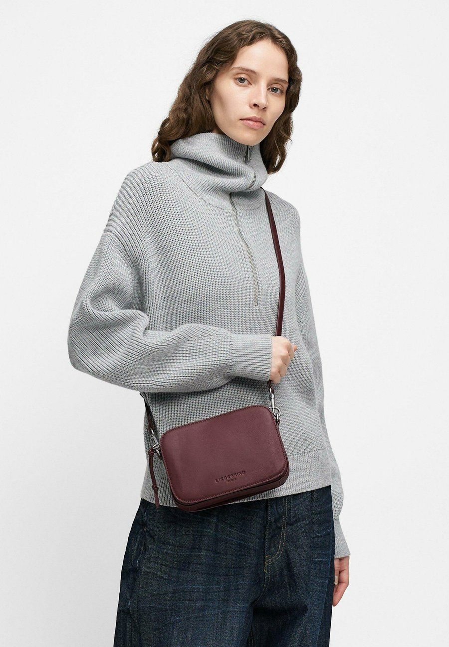 Сумка кросс-боди Liebeskind Berlin Cross body bag, Bordeaux
Сумка кросс-боди Liebeskind Berlin Cross body bag, Bordeaux