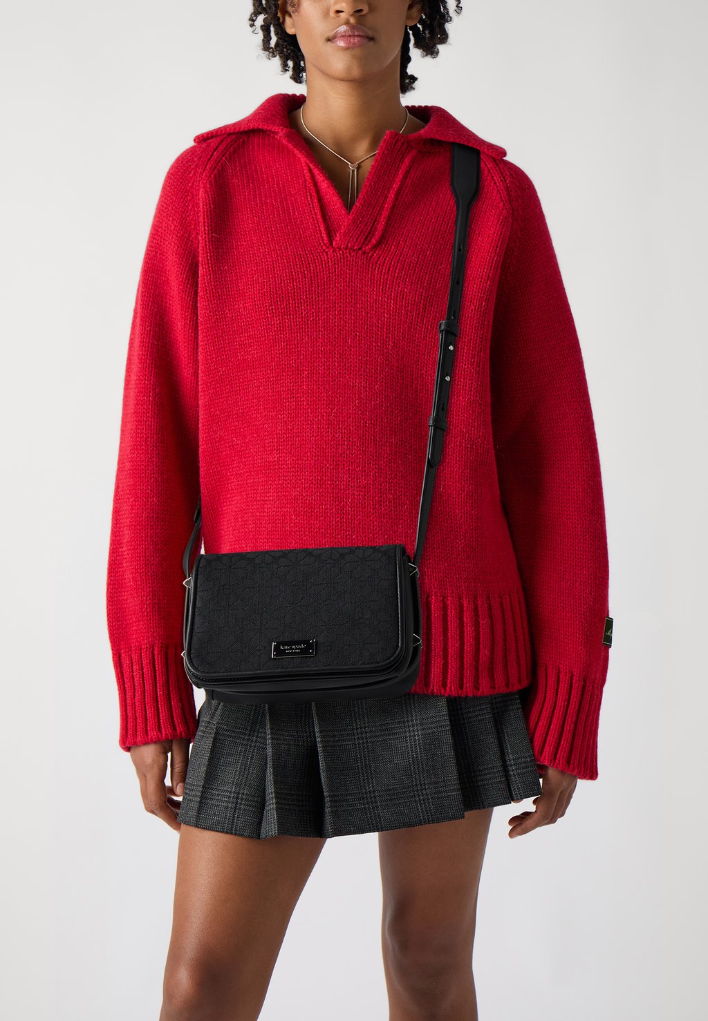 Сумка через плечо FLOWER SMALL FLAP CROSSBODY - Across body bag kate spade new york, черный 
Сумка через плечо FLOWER SMALL FLAP CROSSBODY - Across body bag kate spade new york, черный