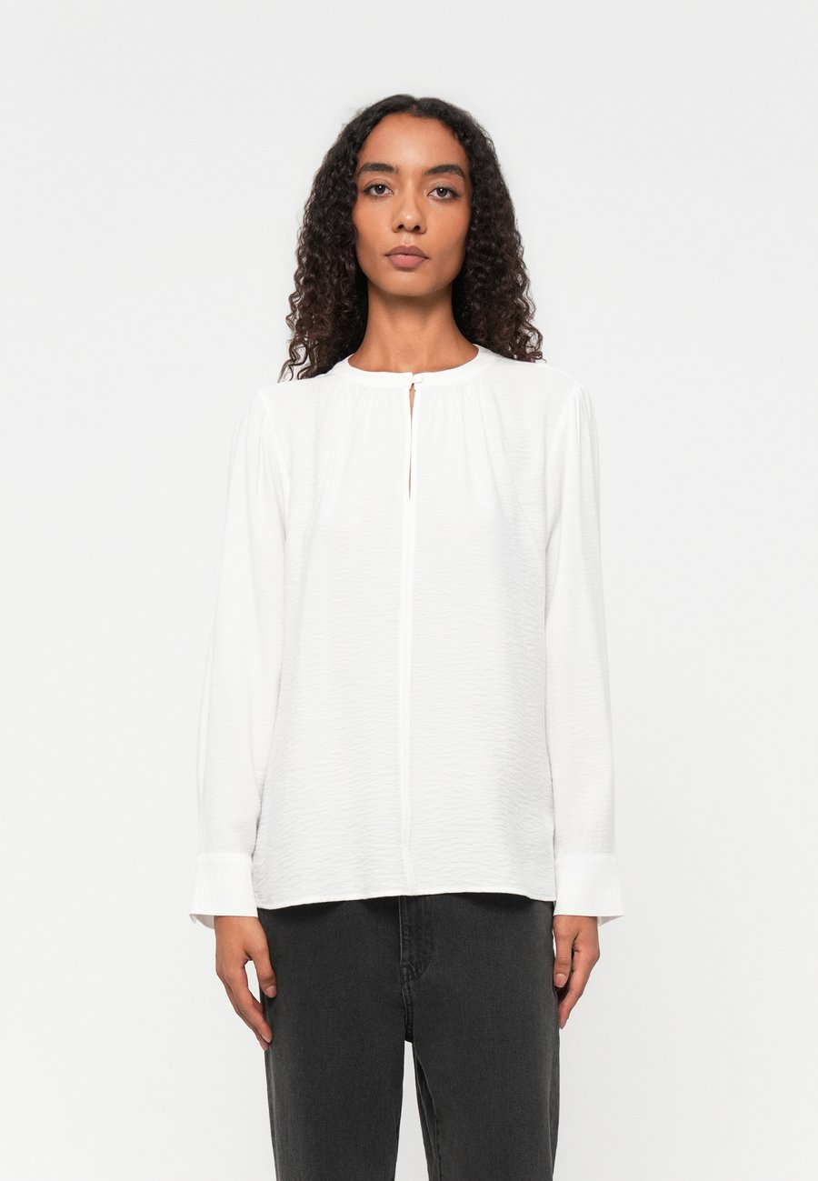 Блуза TOM TAILOR FEMININE SOLID, Whisper White/White
Блуза TOM TAILOR FEMININE SOLID, Whisper White/White