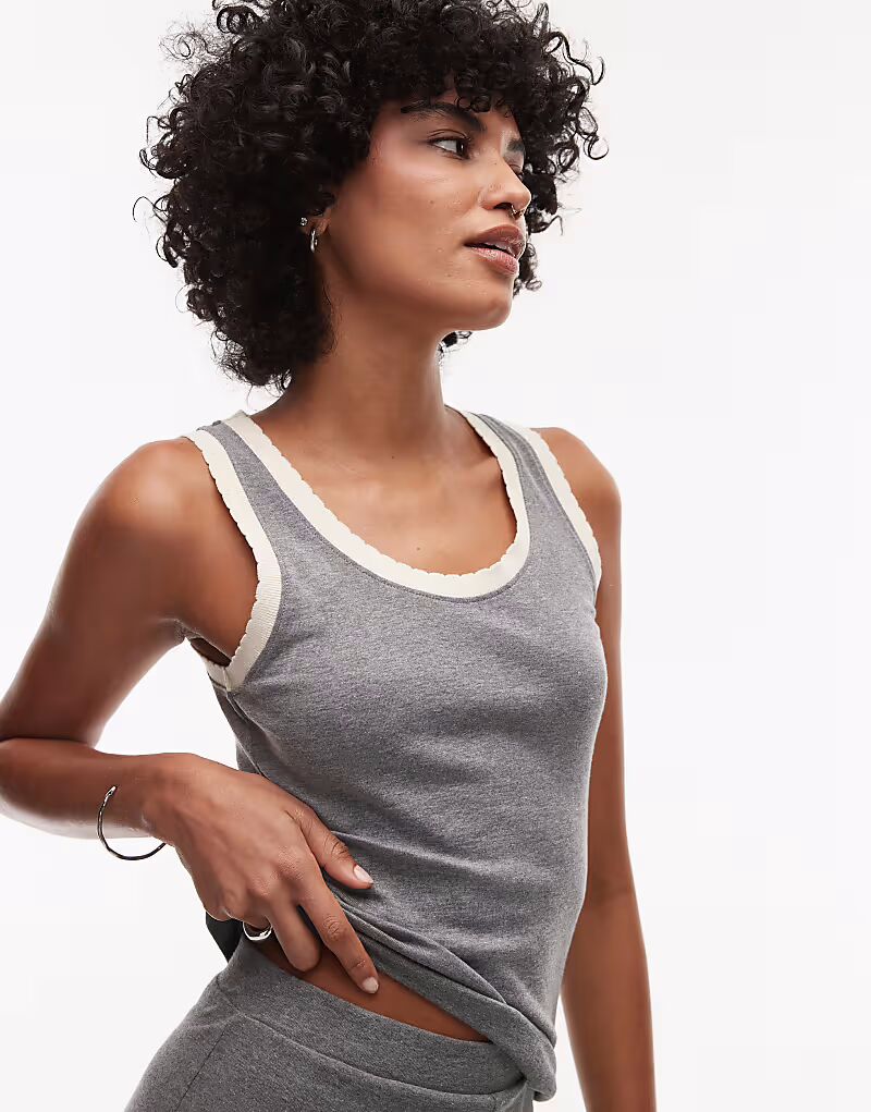 Жилет Topshop с контрастной оборкой и глубоким вырезом, серый меланж
Жилет Topshop с контрастной оборкой и глубоким вырезом, серый меланж