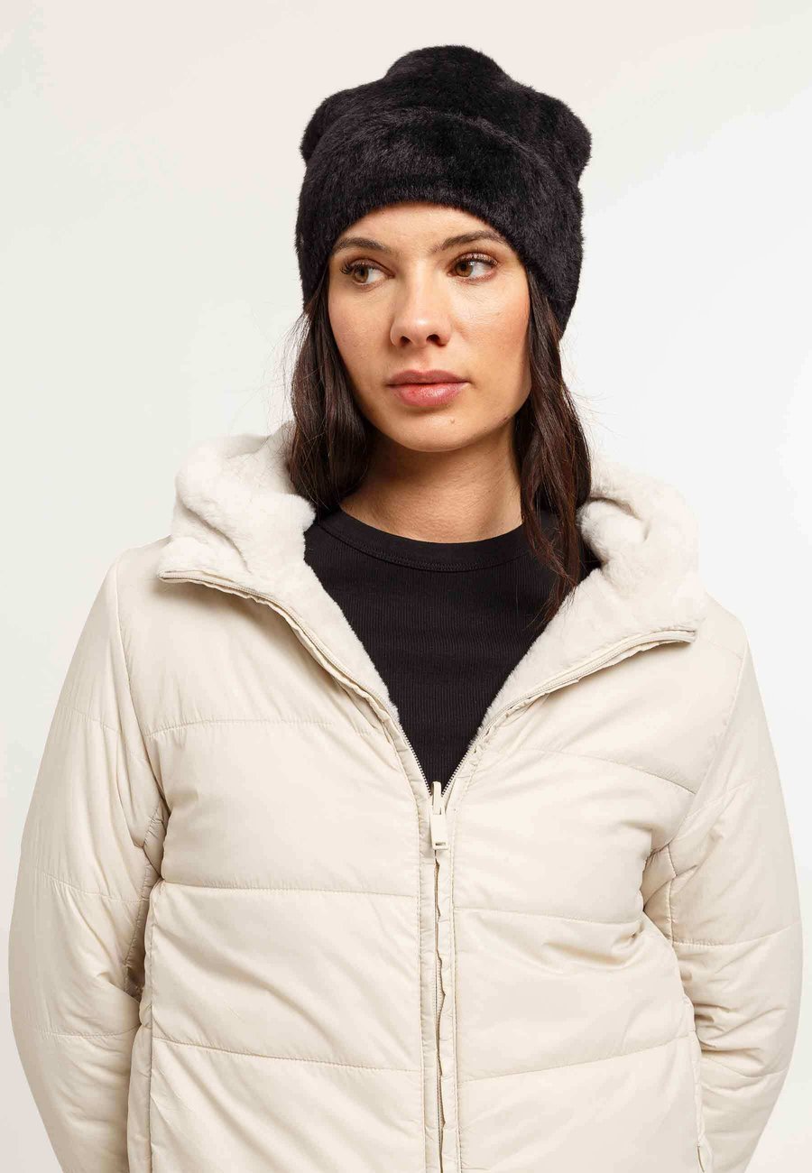 Шапка Loevenich BEANIE, Black
Шапка Loevenich BEANIE, Black