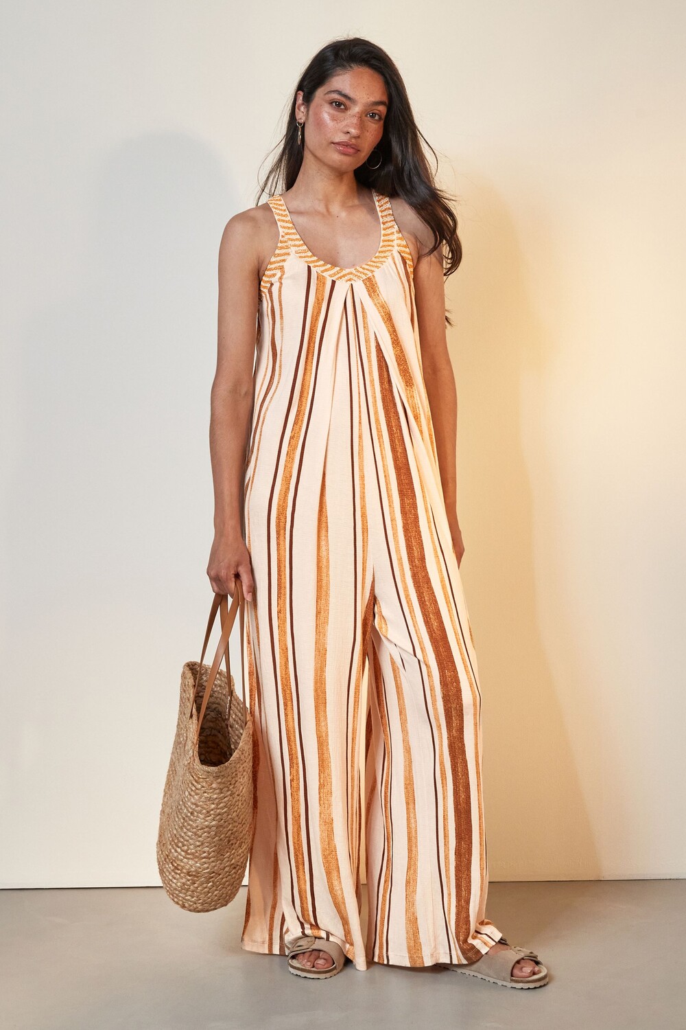 Летний комбинезон без рукавов с отделкой бисером Next, желтый
Летний комбинезон без рукавов с отделкой бисером Next, желтый