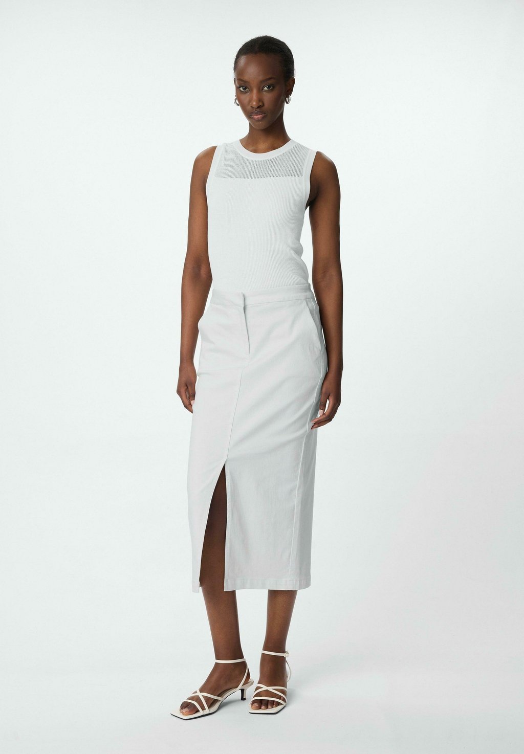 Юбка-карандаш IN MIDI-LÄNGE MIT SCHLITZ - Denim skirt comma, белый
Юбка-карандаш IN MIDI-LÄNGE MIT SCHLITZ - Denim skirt comma, белый