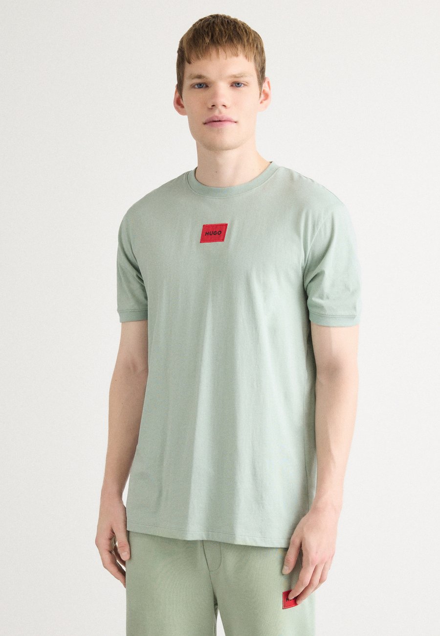 Футболка HUGO DIRAGOLINO, Light Pastel Green/Light Green
Футболка HUGO DIRAGOLINO, Light Pastel Green/Light Green