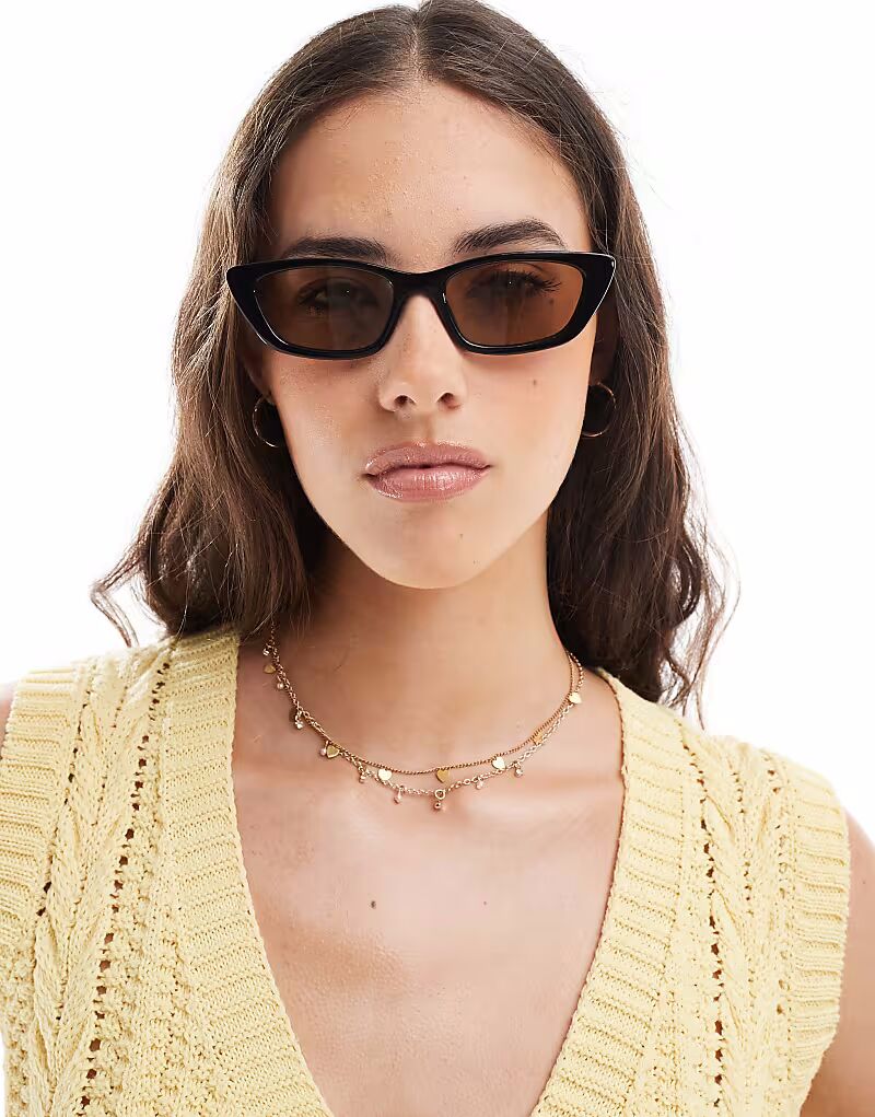 Солнцезащитные очки Aire Titania slim cateye с коричневыми дымчатыми линзами черного цвета
Солнцезащитные очки Aire Titania slim cateye с коричневыми дымчатыми линзами черного цвета