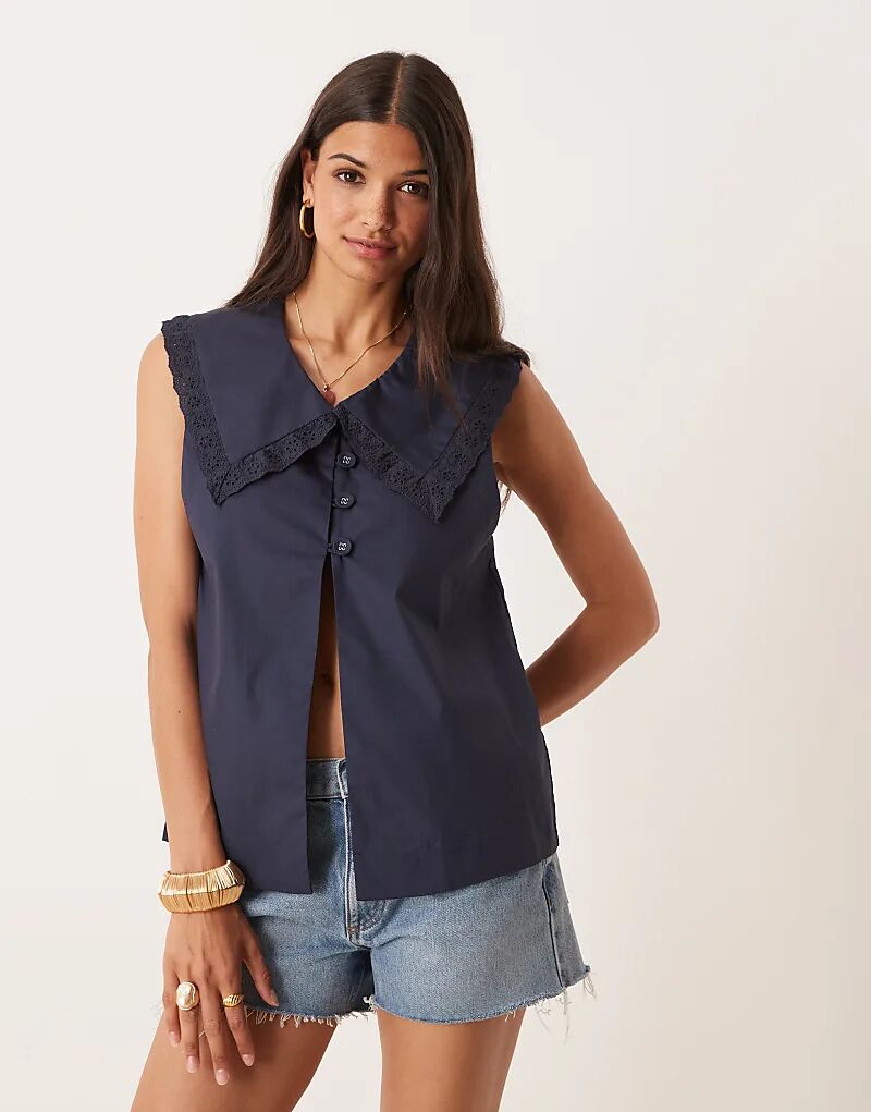 Блузка VRG GRL Mae с короткими рукавами и воротником, темно-синего цвета
Блузка VRG GRL Mae с короткими рукавами и воротником, темно-синего цвета