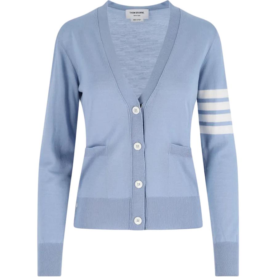 Кардиган с V-образным вырезом и четырьмя пуговицами THOM BROWNE, светло-голубой
Кардиган с V-образным вырезом и четырьмя пуговицами THOM BROWNE, светло-голубой