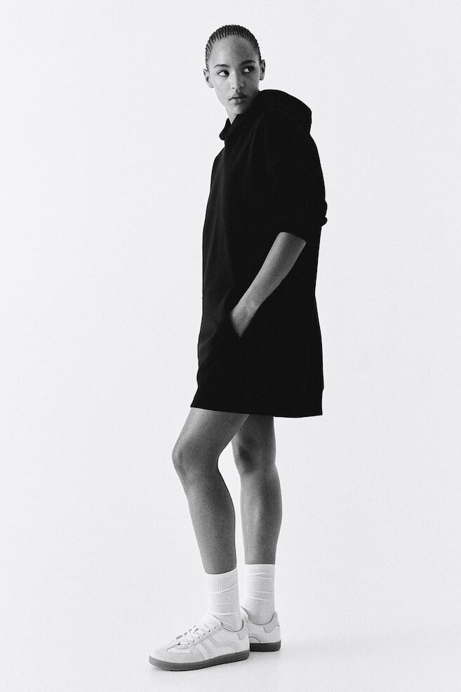 Платье оверсайз с капюшоном H&M, черный
Платье оверсайз с капюшоном H&M, черный