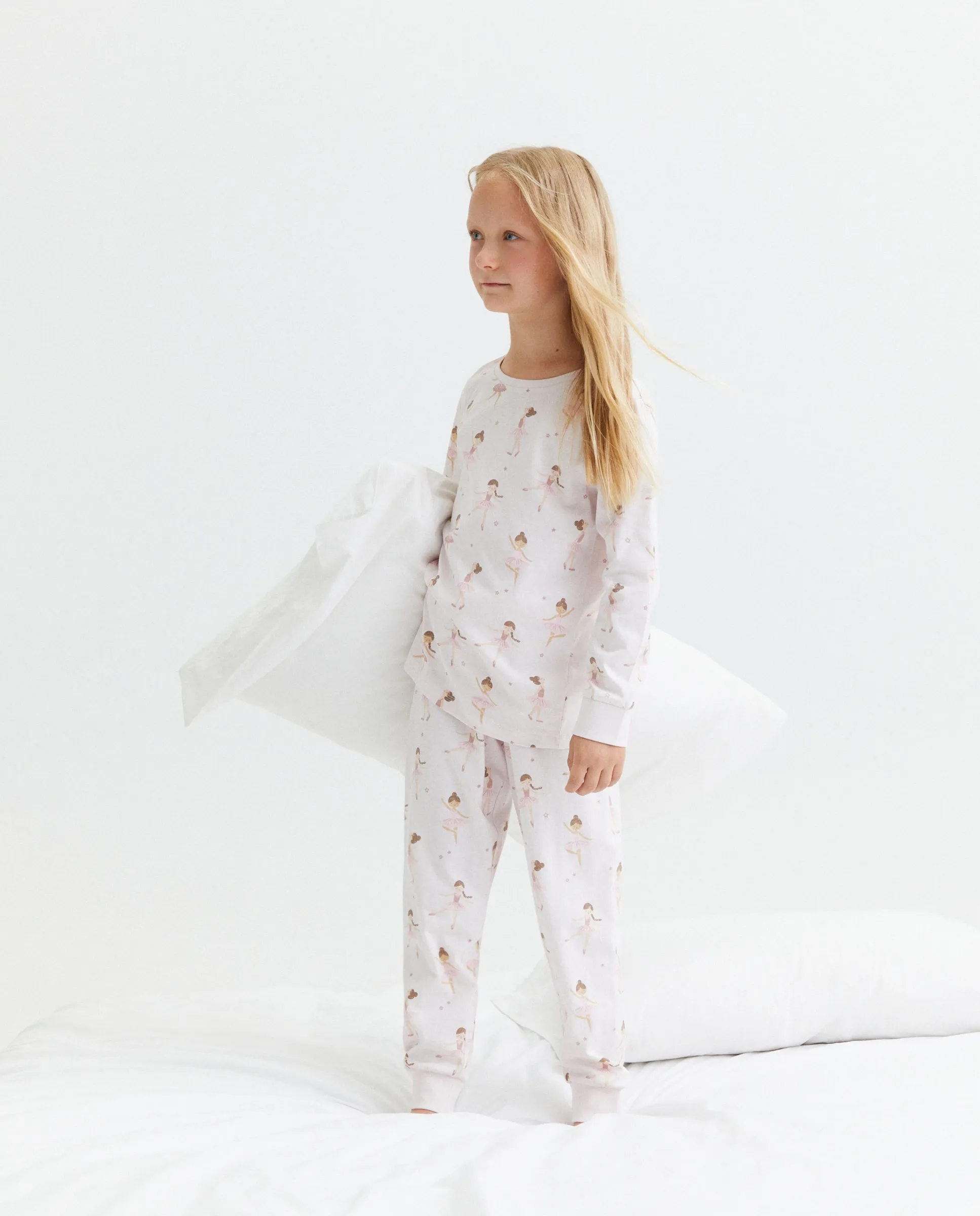 Длинная пижама для девочки из трикотажа с принтом Cotton Juice, розовый
Длинная пижама для девочки из трикотажа с принтом Cotton Juice, розовый