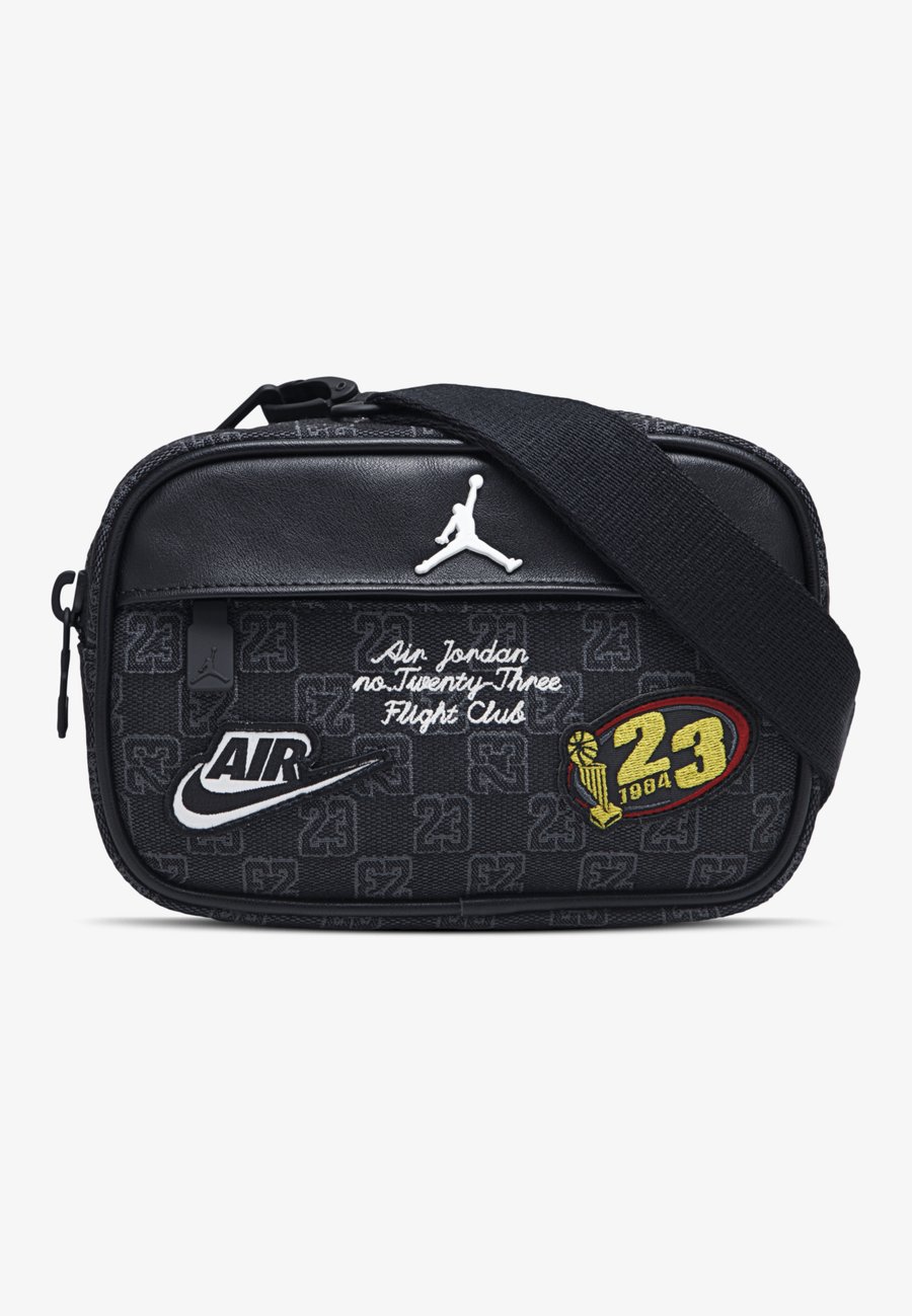 Сумка кросс-боди Jordan JAM MONOGRAM CAMERA BAG, Black
Сумка кросс-боди Jordan JAM MONOGRAM CAMERA BAG, Black