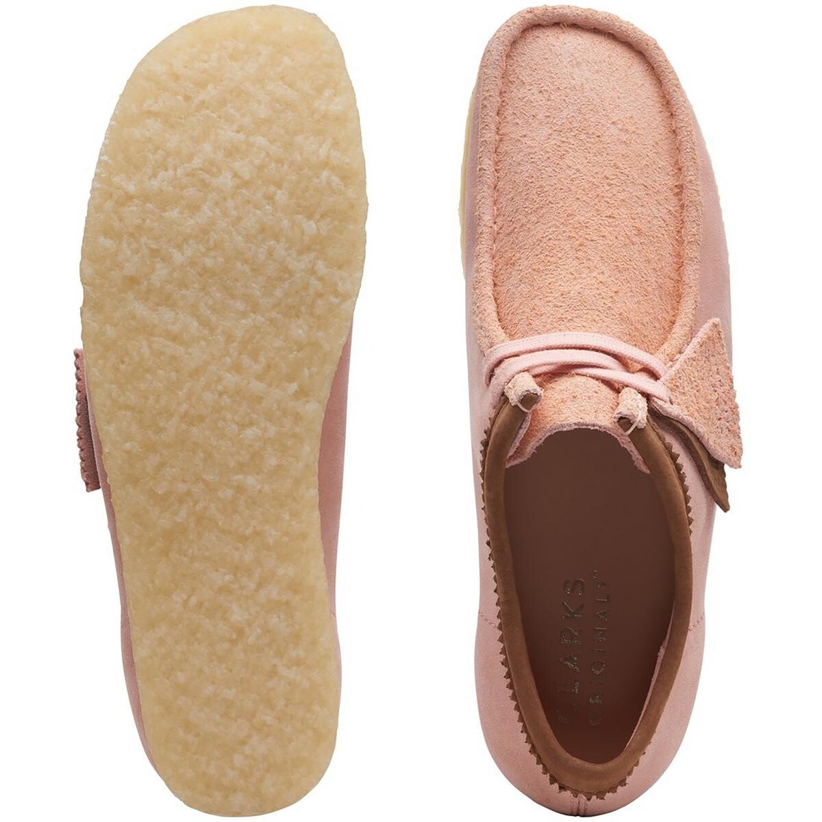 Женские замшевые туфли Wallabee на шнуровке с бахромой Clarks, цвет Pink Combi Suede
Женские замшевые туфли Wallabee на шнуровке с бахромой Clarks, цвет Pink Combi Suede