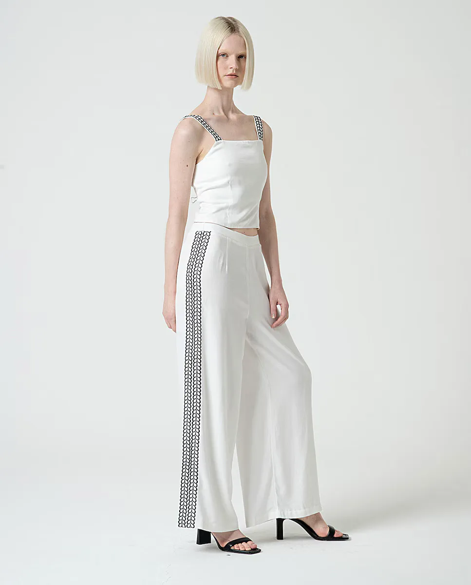 Женские широкие брюки с вышивкой Surkana, белый
Женские широкие брюки с вышивкой Surkana, белый