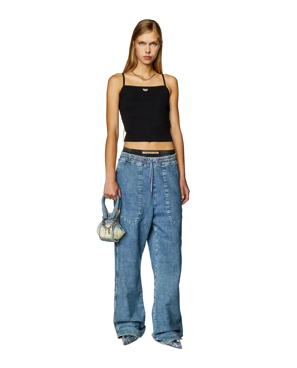 Женская футболка с бретелями и логотипом Diesel, черный
Женская футболка с бретелями и логотипом Diesel, черный