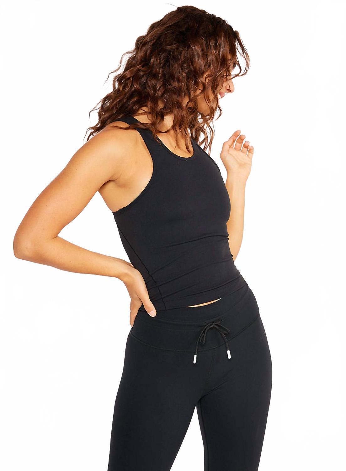 Черный топ для активного отдыха Cream Yoga
Черный топ для активного отдыха Cream Yoga