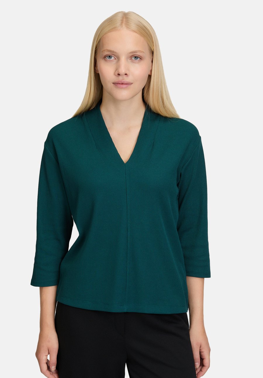 Блуза Betty & Co MIT V-AUSSCHNITT, Deep Teal/Teal
Блуза Betty & Co MIT V-AUSSCHNITT, Deep Teal/Teal
