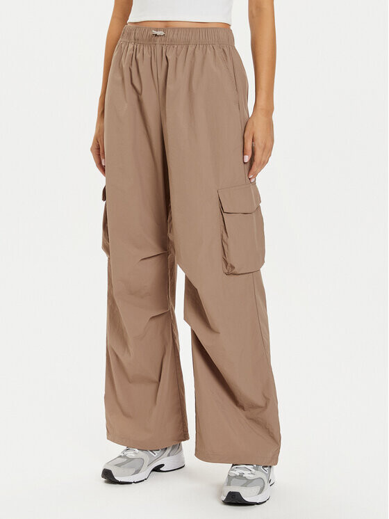 Спортивные брюки свободного кроя New Balance, бежевый
Спортивные брюки свободного кроя New Balance, бежевый