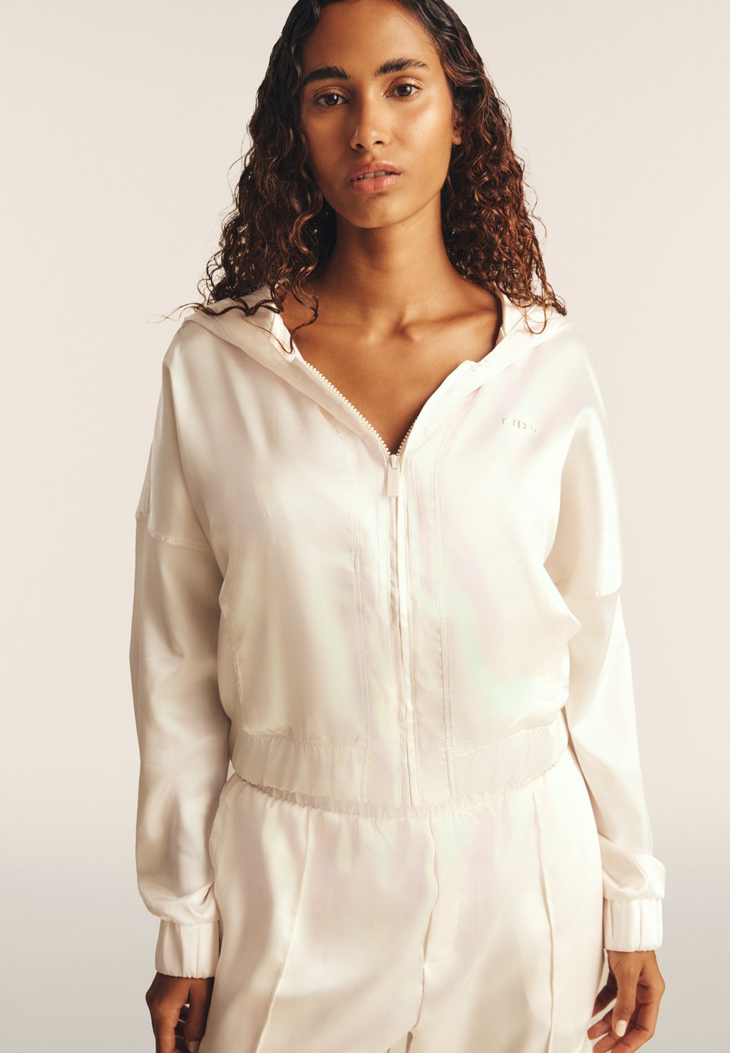 Блейзер CORTA CON CAPPUCCIO E IN EFFETTO Freddy, бежевый
Блейзер CORTA CON CAPPUCCIO E IN EFFETTO Freddy, бежевый