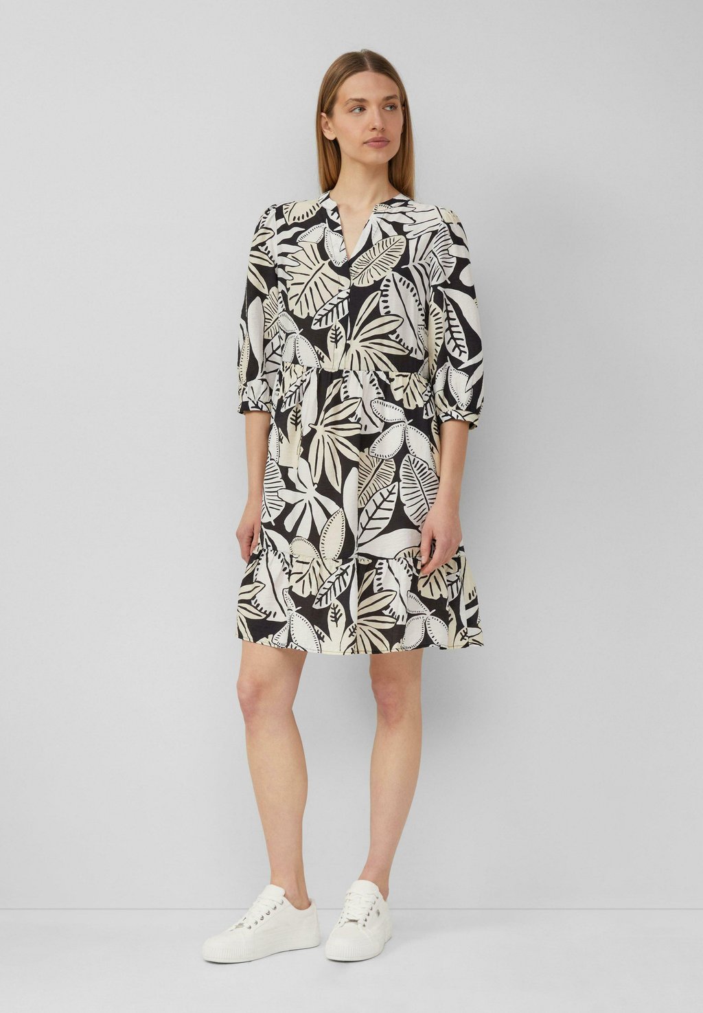 Повседневное платье STRUKTURIERTES AUS MIT EINGRIFFTASCHEN s.Oliver, черный
Повседневное платье STRUKTURIERTES AUS MIT EINGRIFFTASCHEN s.Oliver, черный