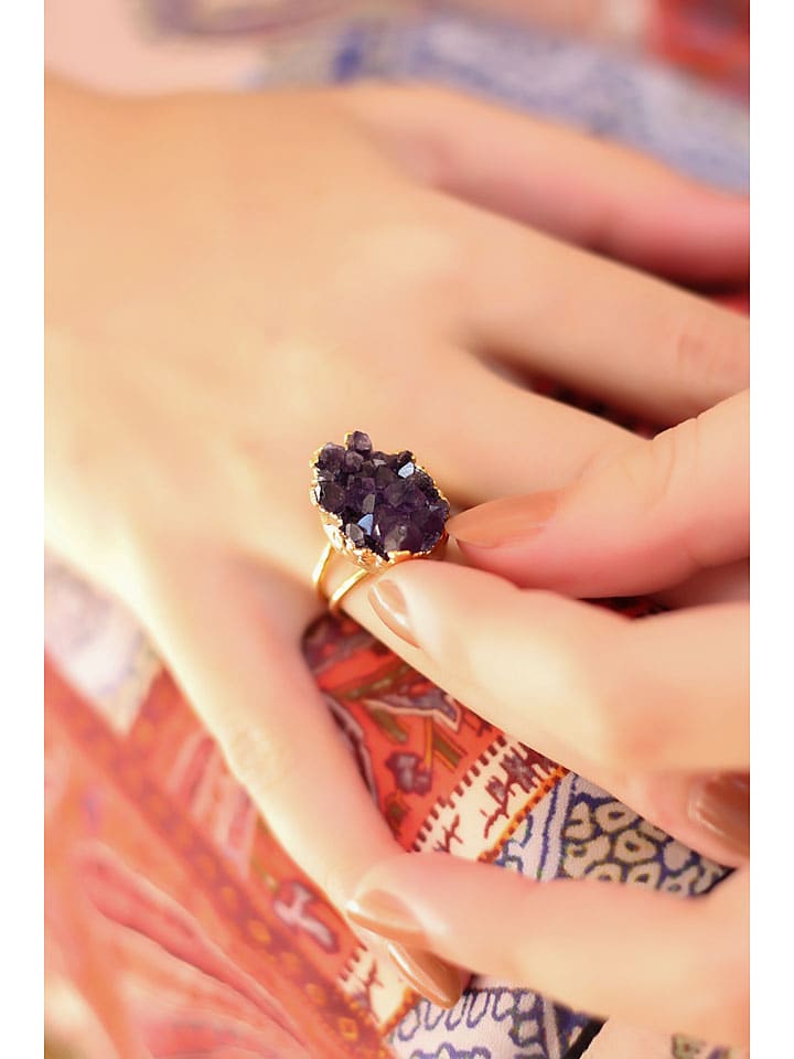 Позолоченное кольцо с драгоценным камнем L'Atelier de Gaia
Позолоченное кольцо с драгоценным камнем L'Atelier de Gaia