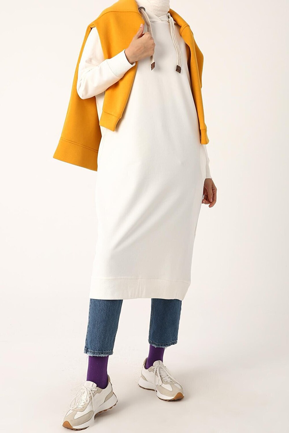 Толстовка с капюшоном и карманами цвета экрю с люверсами ALL DAY
Толстовка с капюшоном и карманами цвета экрю с люверсами ALL DAY