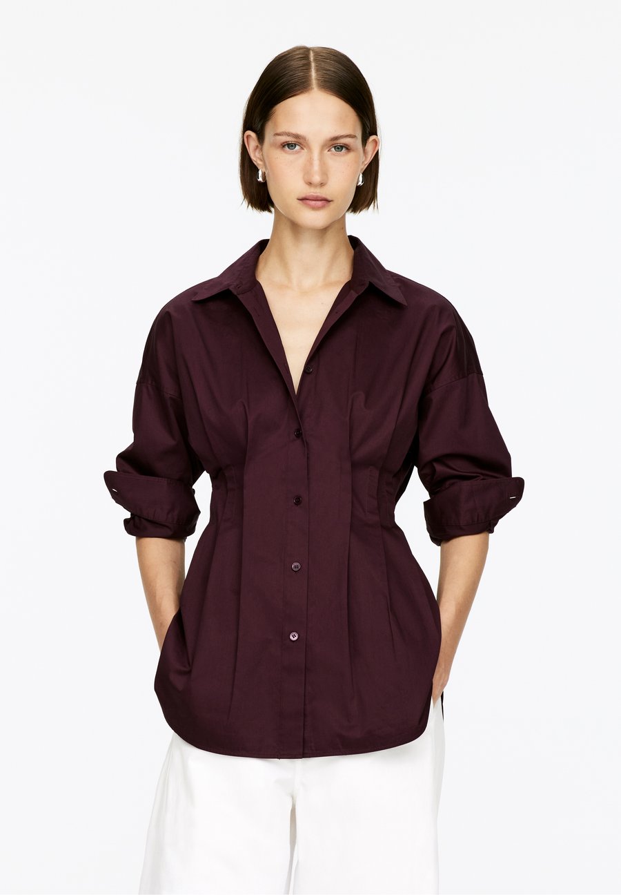 Блуза ARKET Button-down blouse, Burgundy/Bordeaux
Блуза ARKET Button-down blouse, Burgundy/Bordeaux