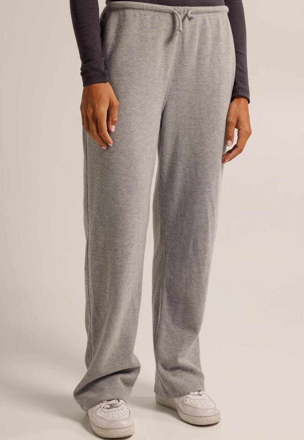 Спортивные брюки Cami America Today, средне-серый меланж
Спортивные брюки Cami America Today, средне-серый меланж