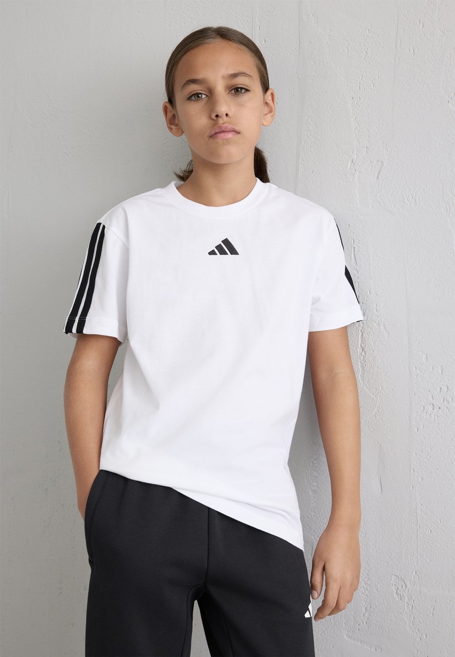 Футболка Adidas Performance TEE JUNIOR UNISEX, White/Black/White, Белый, Футболка Adidas Performance TEE JUNIOR UNISEX, White/Black/White
Футболка Adidas Performance TEE JUNIOR UNISEX, White/Black/White, Белый, Футболка Adidas Performance TEE JUNIOR UNISEX, White/Black/White