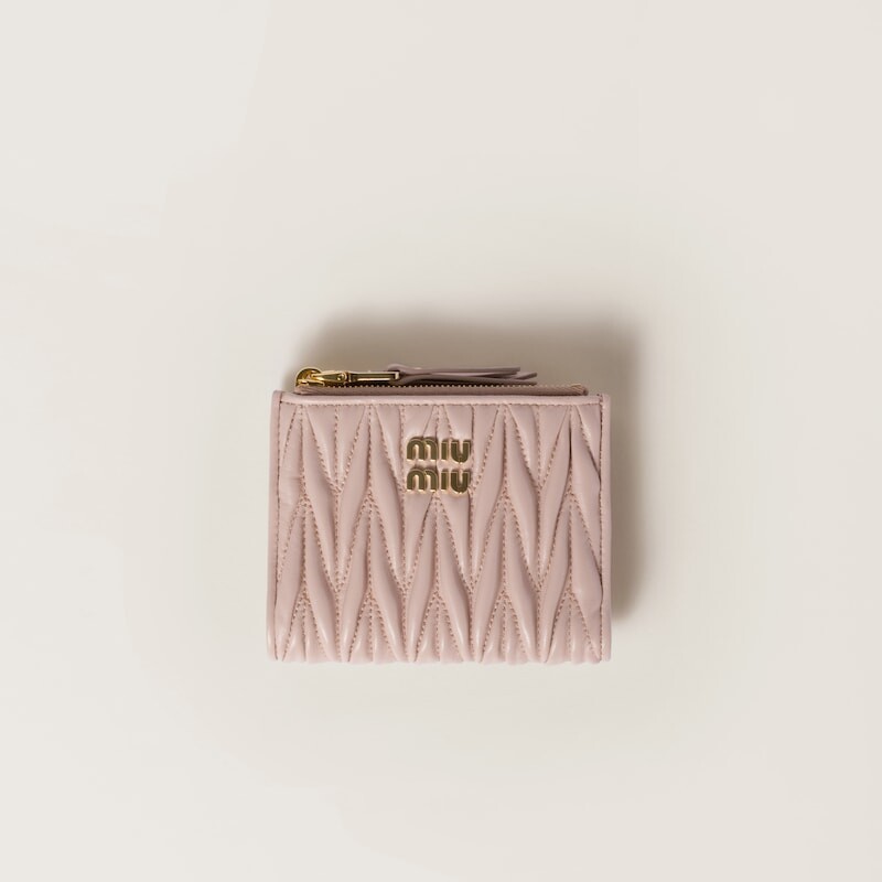 Маленький стеганый кошелек из кожи наппа Miu Miu, розовый
Маленький стеганый кошелек из кожи наппа Miu Miu, розовый
