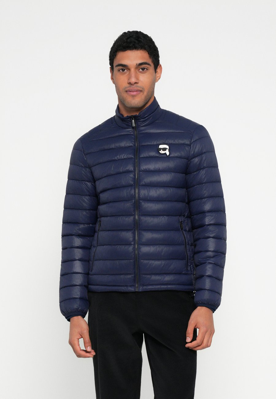 Куртка KARL LAGERFELD BLOUSON, Midnight Blue/Dark Blue
Куртка KARL LAGERFELD BLOUSON, Midnight Blue/Dark Blue