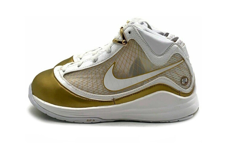 Детские баскетбольные кроссовки Nike Lebron 7 PS
Детские баскетбольные кроссовки Nike Lebron 7 PS