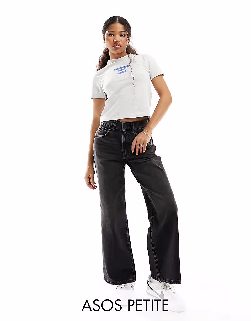 Джинсы-папы Petite с широкими штанинами черного цвета Asos Petite
Джинсы-папы Petite с широкими штанинами черного цвета Asos Petite