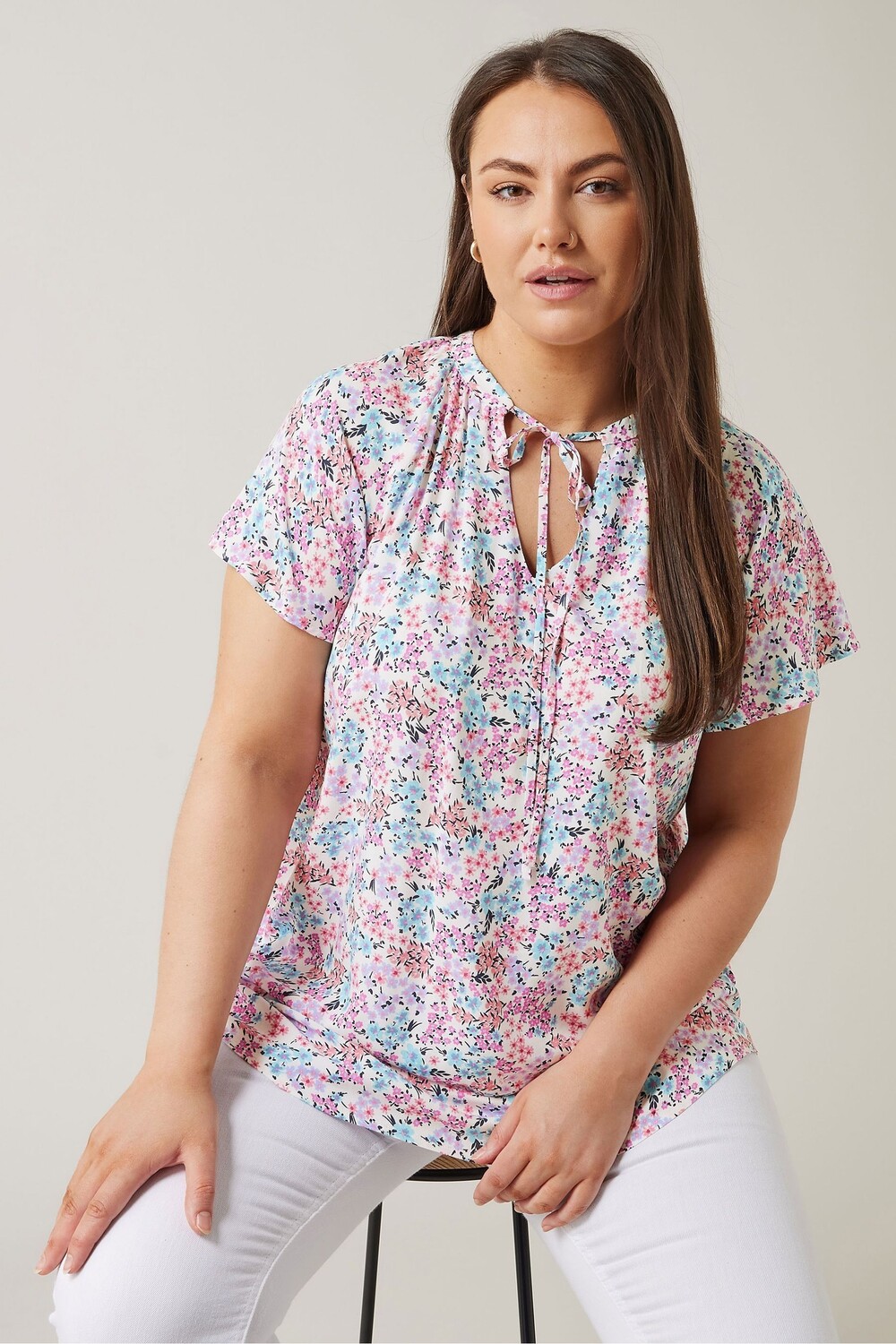 Блузка с завязкой на шее и оборками на рукавах Evans, розовый
Блузка с завязкой на шее и оборками на рукавах Evans, розовый