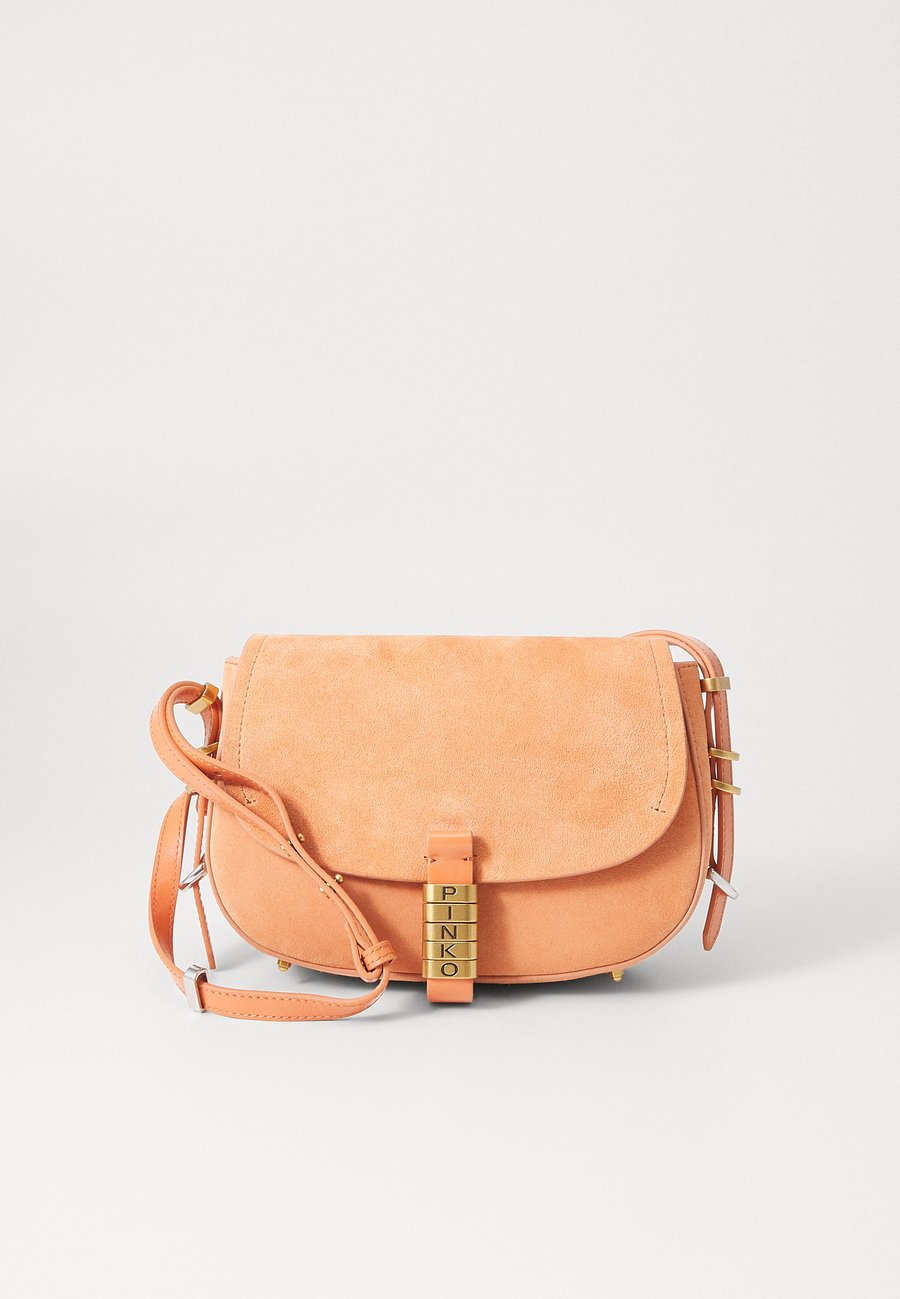 Сумка кросс-боди Pinko SADDLE MINI , Orange/Antique Gold-Coloured/Orange
Сумка кросс-боди Pinko SADDLE MINI , Orange/Antique Gold-Coloured/Orange
