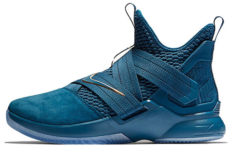 Мужские баскетбольные кроссовки Nike Zoom Soldier 12
Мужские баскетбольные кроссовки Nike Zoom Soldier 12