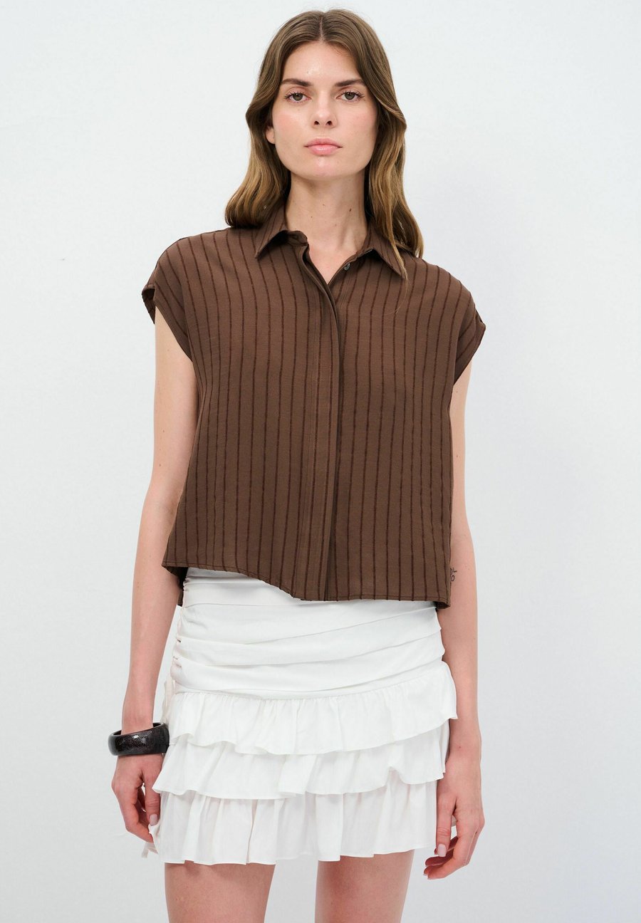 Блуза adL SHORT SLEEVE, Brown
Блуза adL SHORT SLEEVE, Brown