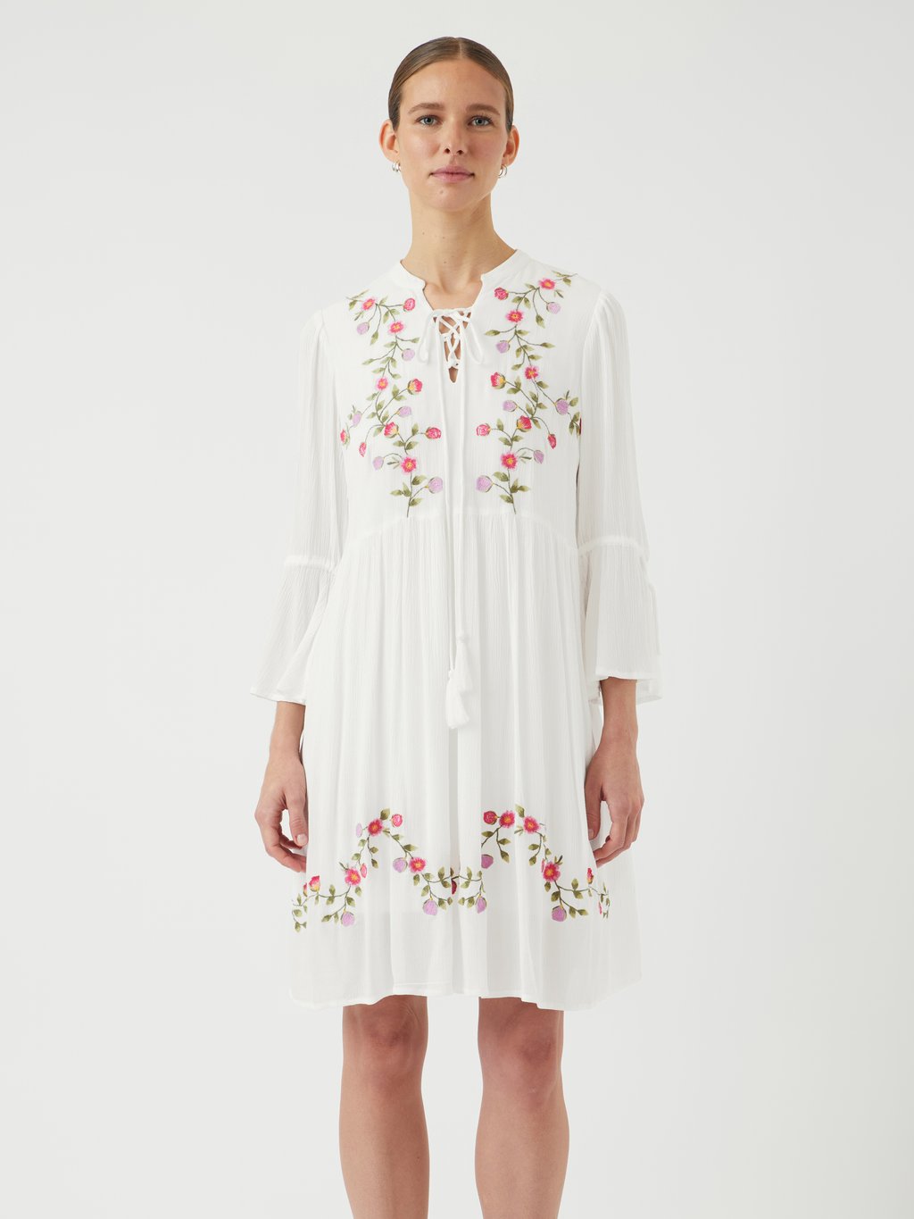 Повседневное платье CHELLA YAS, белый
Повседневное платье CHELLA YAS, белый