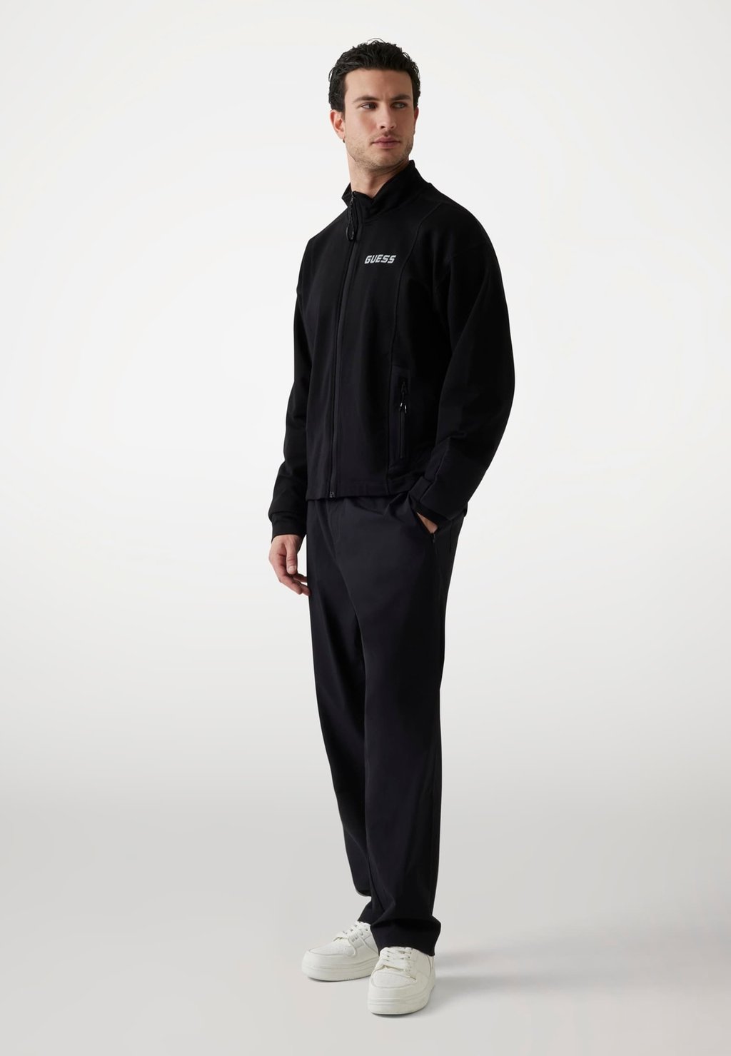 Тренировочная куртка Guess, черный
Тренировочная куртка Guess, черный