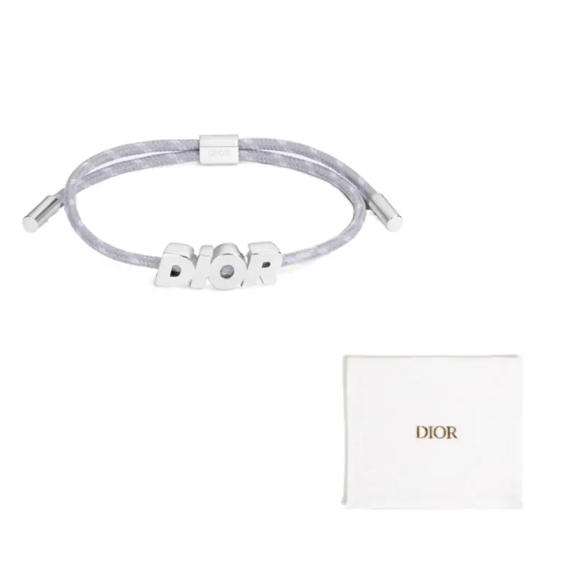 Браслет с логотипом 00s DIOR
Браслет с логотипом 00s DIOR