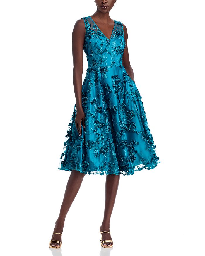 Платье с цветочной аппликацией Eliza J, синий
Платье с цветочной аппликацией Eliza J, синий