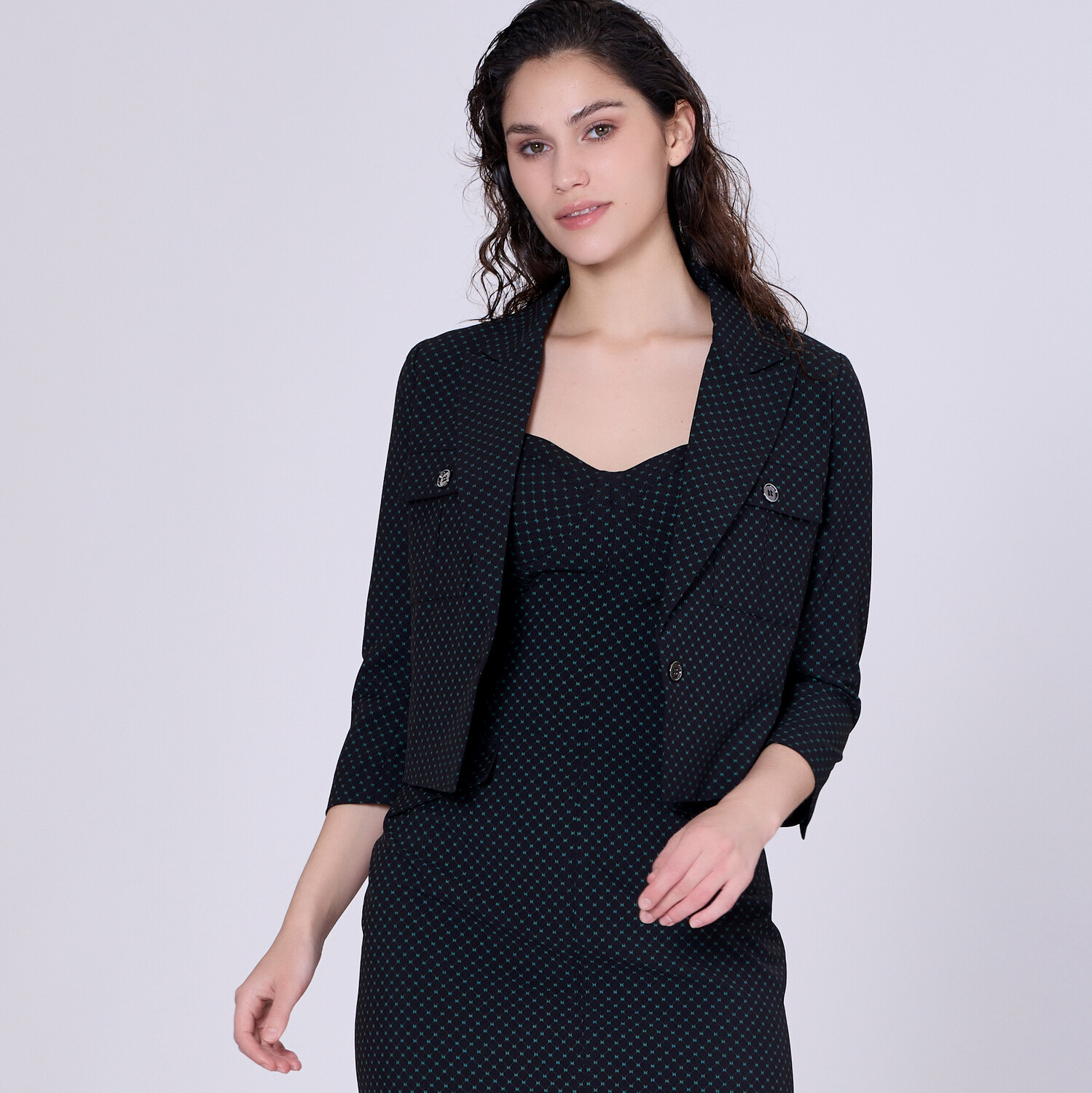 Укороченная куртка с карманами в стиле сафари и точечным принтом Smart And Joy, черный
Укороченная куртка с карманами в стиле сафари и точечным принтом Smart And Joy, черный