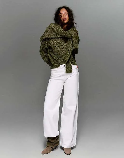 Широкие джинсы Bershka цвета экрю
Широкие джинсы Bershka цвета экрю