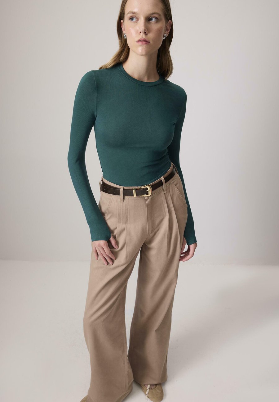 Топ Touché Privé LONG SLEEVE, Green/Green
Топ Touché Privé LONG SLEEVE, Green/Green