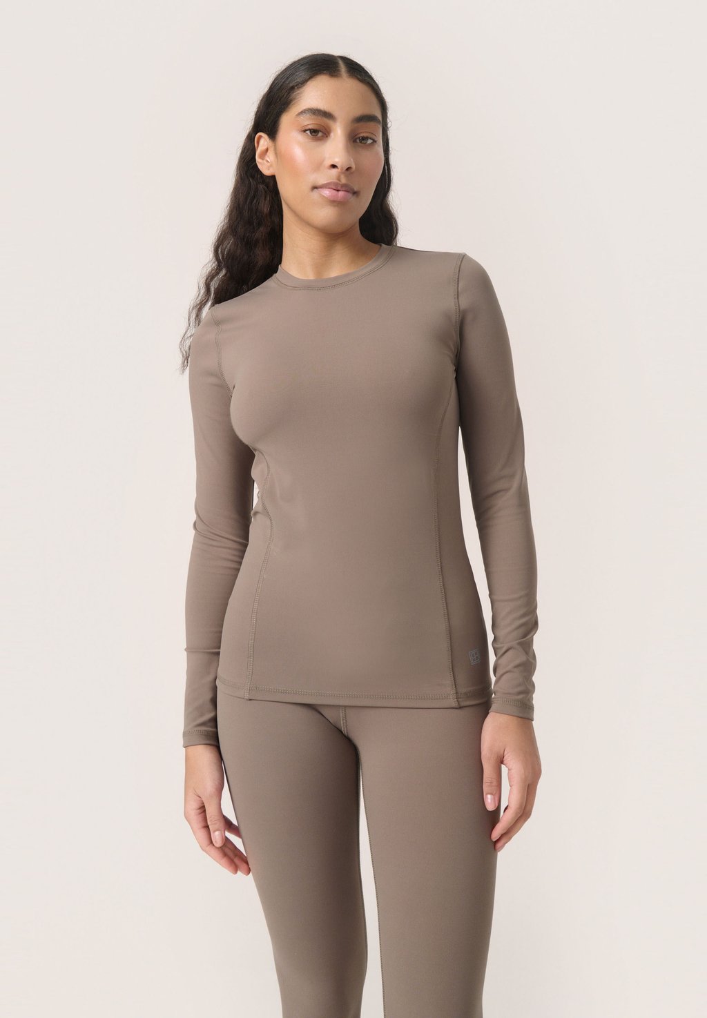 Топ с длинными рукавами SLALura Sports Soaked in Luxury, темно-коричневый
Топ с длинными рукавами SLALura Sports Soaked in Luxury, темно-коричневый