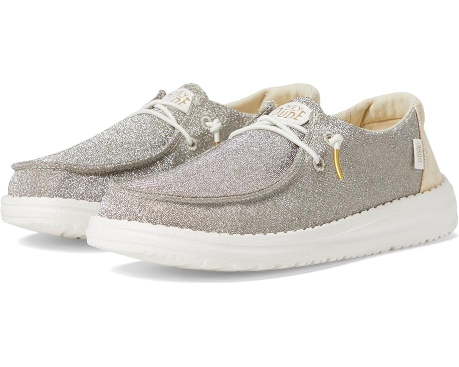 Кроссовки Hey Dude Kids Wendy Metallic Sparkle, золотой
Кроссовки Hey Dude Kids Wendy Metallic Sparkle, золотой